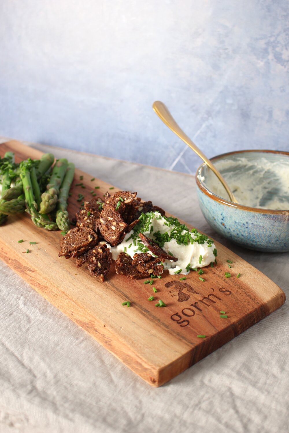 Aflangt fad, olieret acacia - 16x30 cm